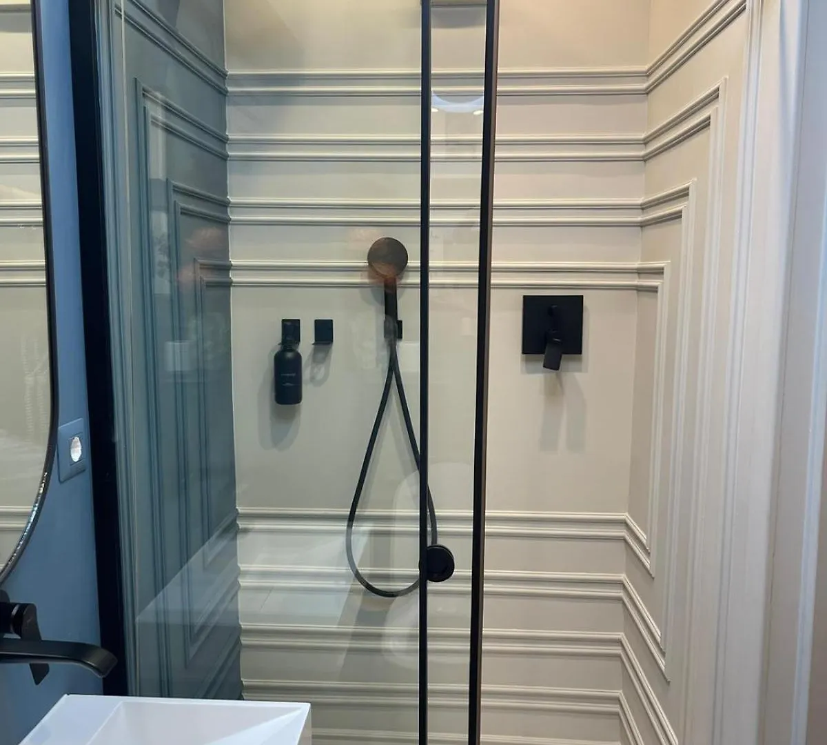 Opal Gem Studio In Old Town Bucureşti 0*,