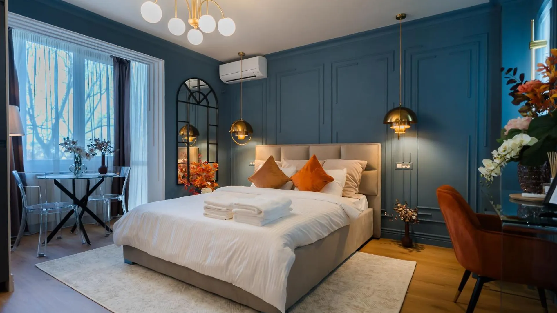 Opal Gem Studio In Old Town Bucharest