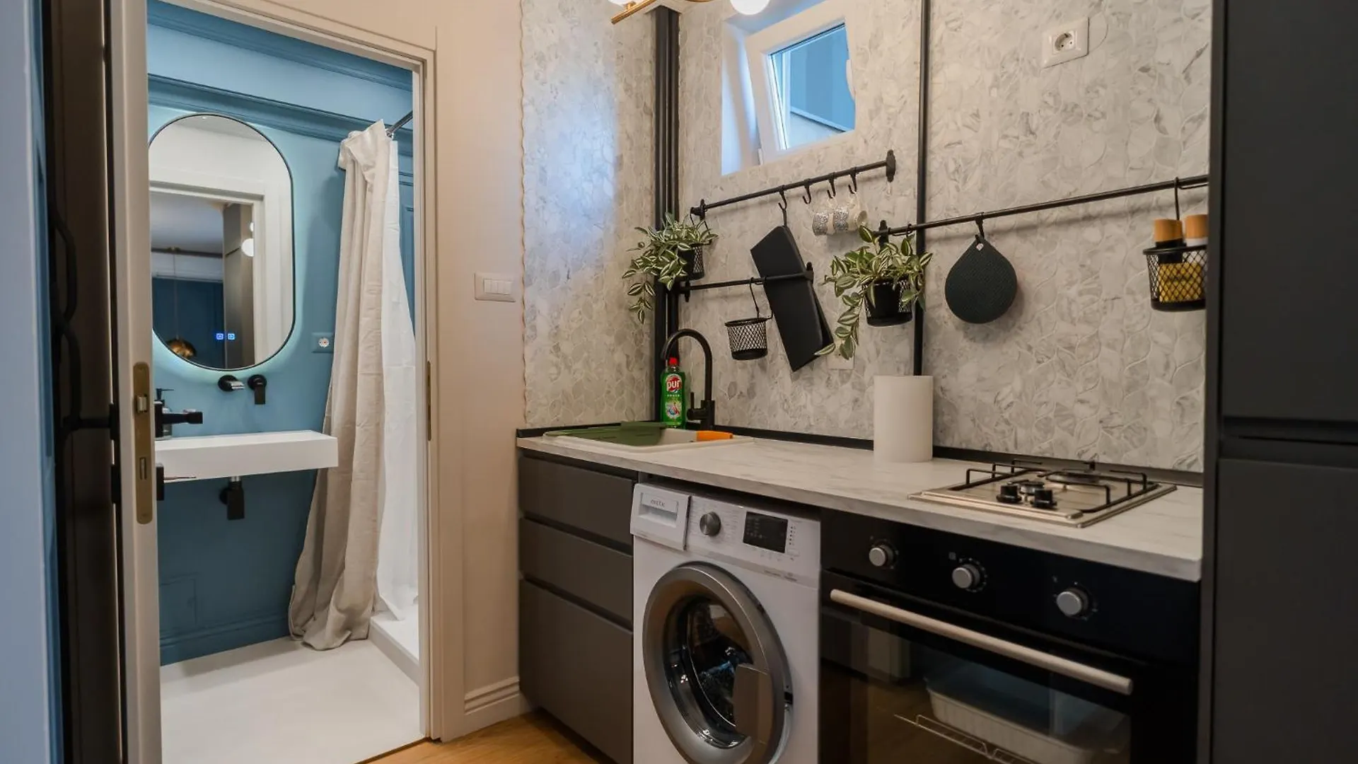 Opal Gem Studio In Old Town Bucharest