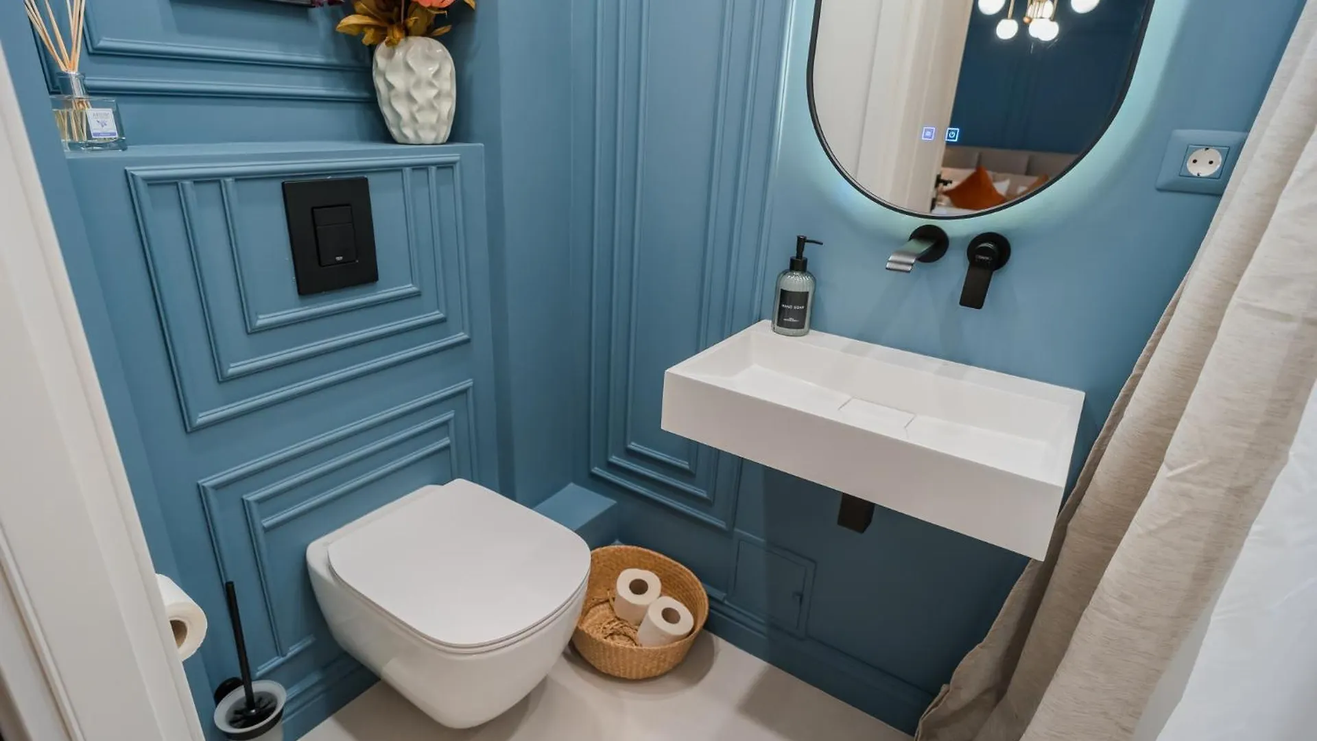 Opal Gem Studio In Old Town Bucharest
