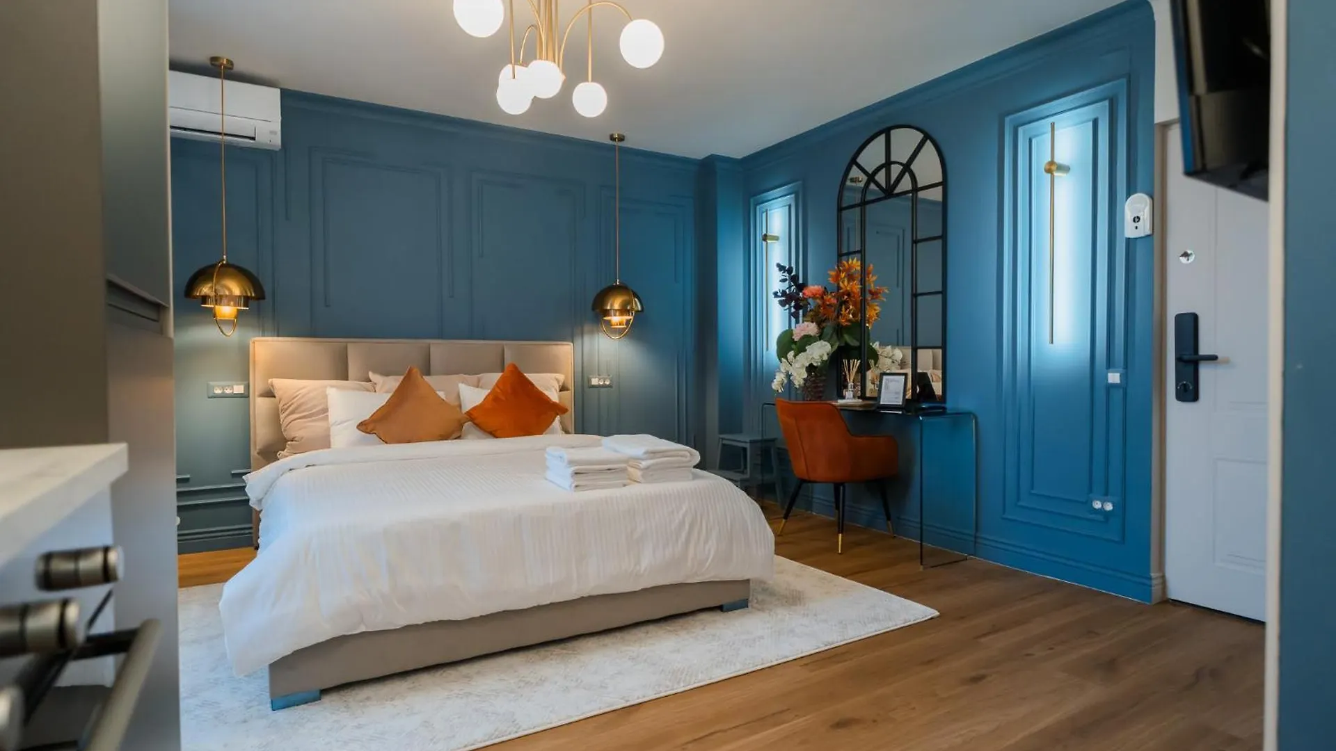 Opal Gem Studio In Old Town Bucharest Apartment