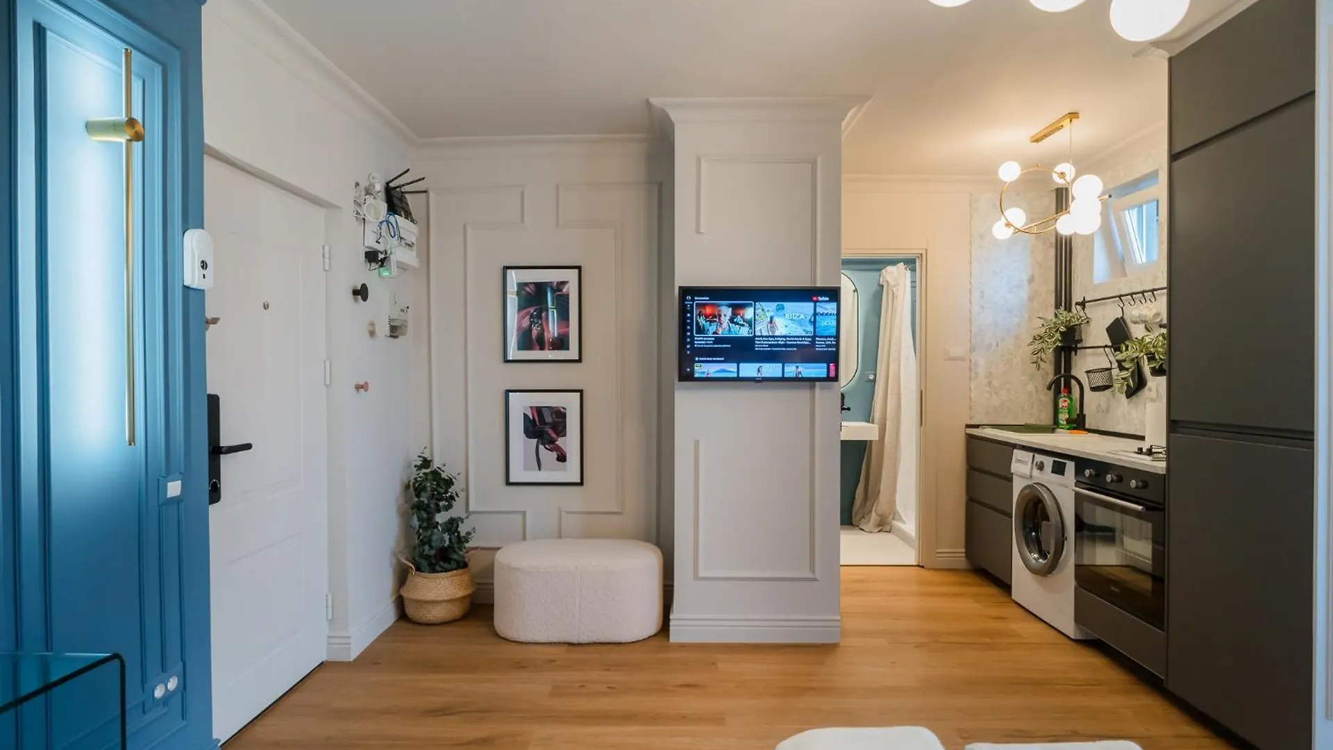 Opal Gem Studio In Old Town Bucharest